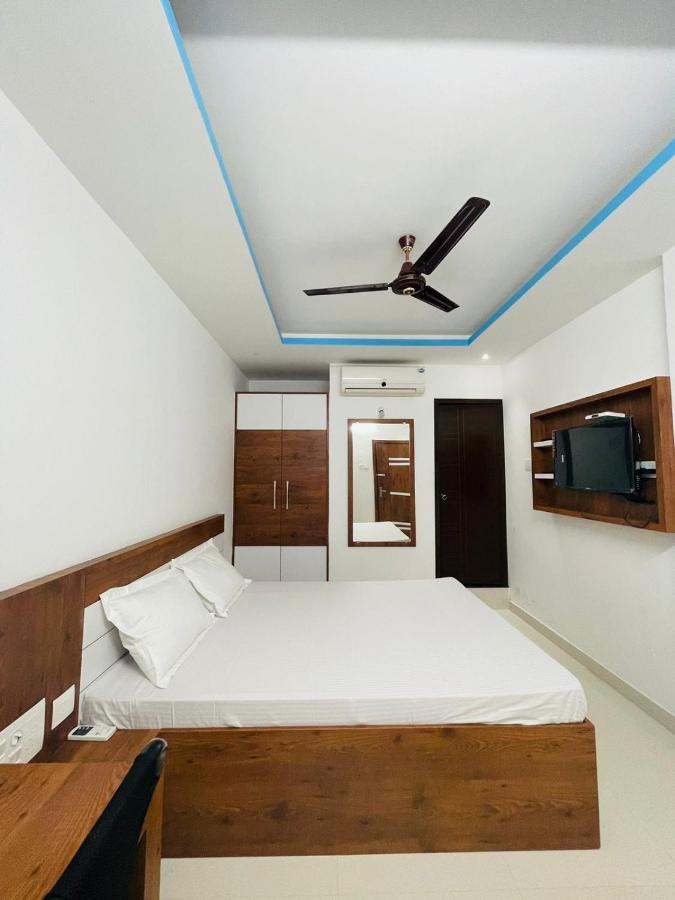 Zam Zam Residency Otel Cheruppulasseri Dış mekan fotoğraf